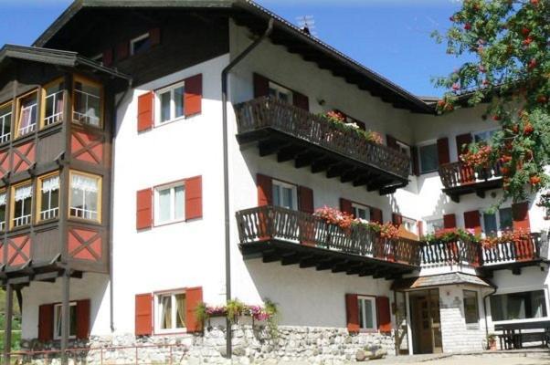 Garni Tyrolia Hotel Campitello di Fassa Ngoại thất bức ảnh