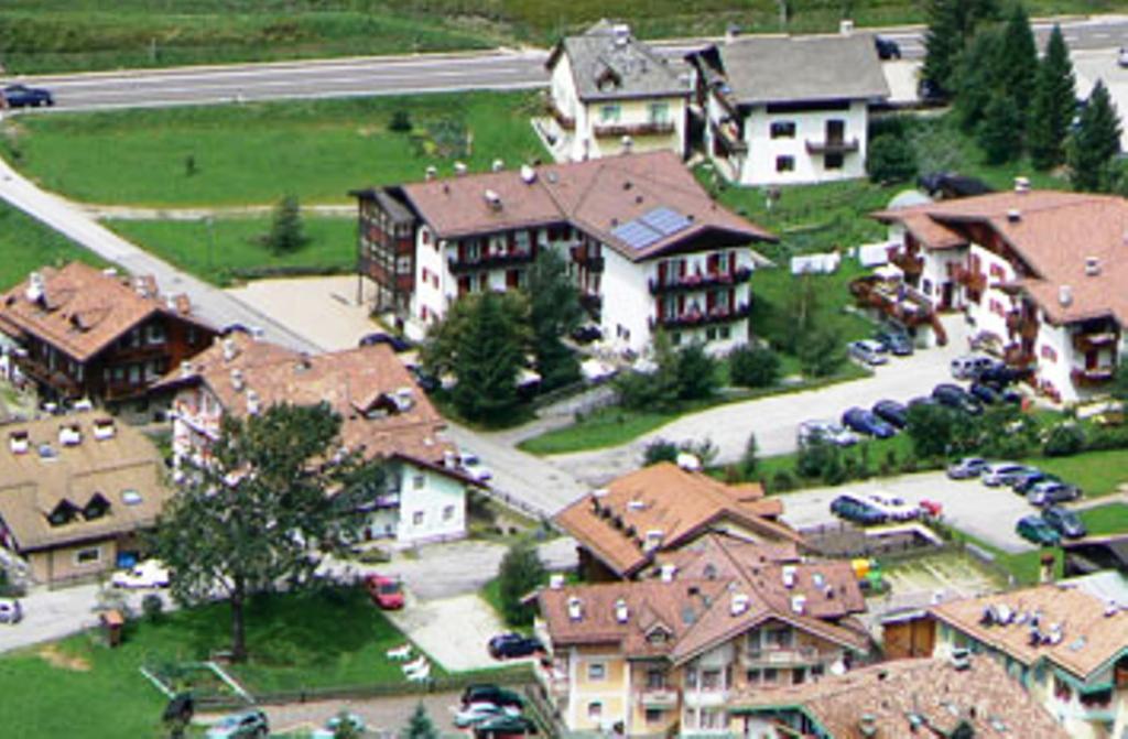 Garni Tyrolia Hotel Campitello di Fassa Ngoại thất bức ảnh