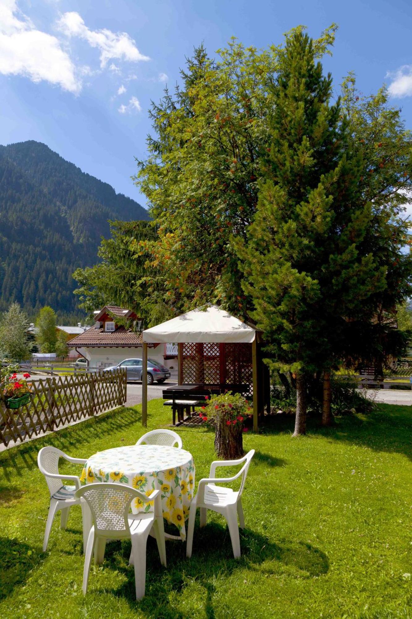 Garni Tyrolia Hotel Campitello di Fassa Ngoại thất bức ảnh