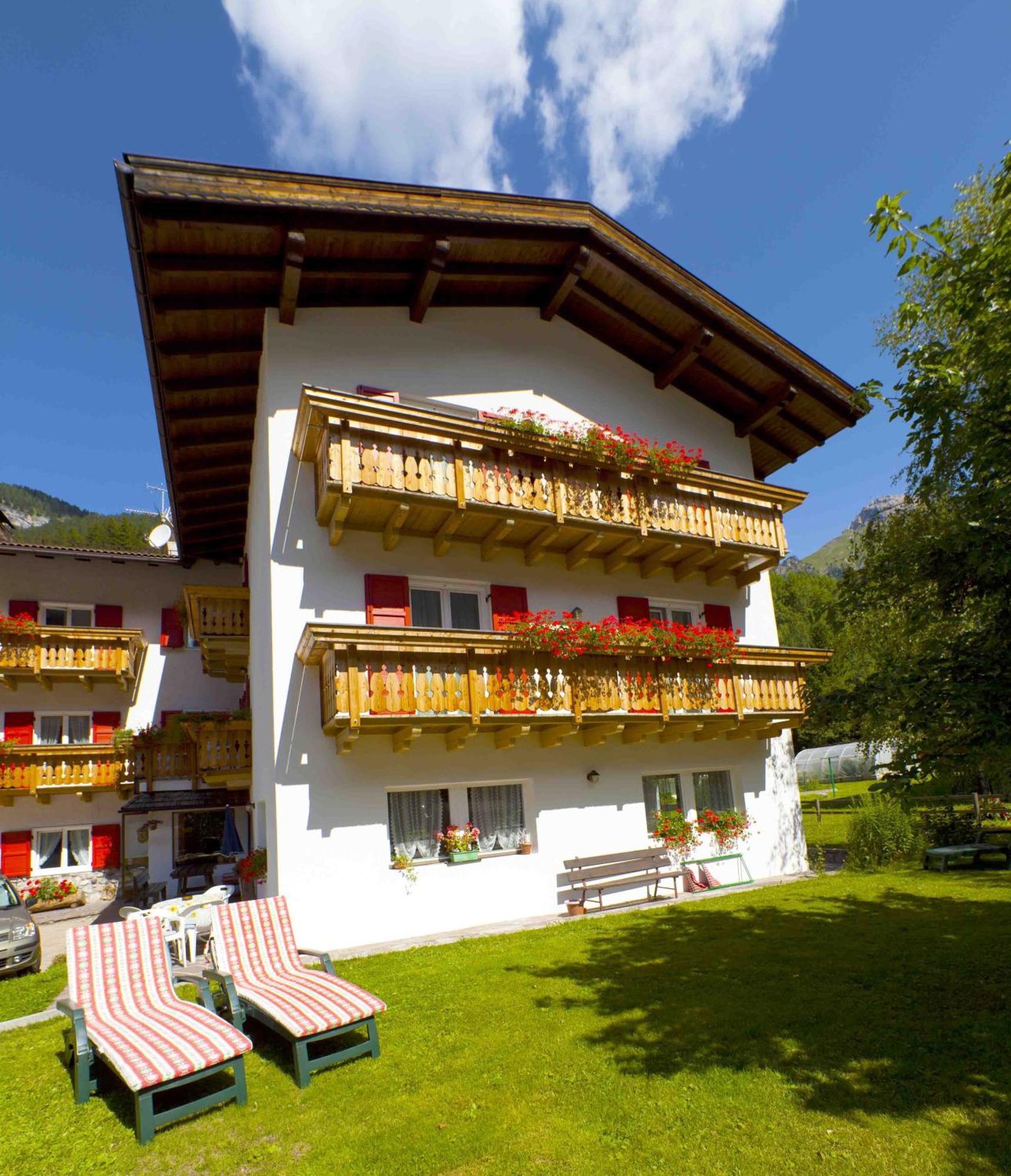Garni Tyrolia Hotel Campitello di Fassa Ngoại thất bức ảnh