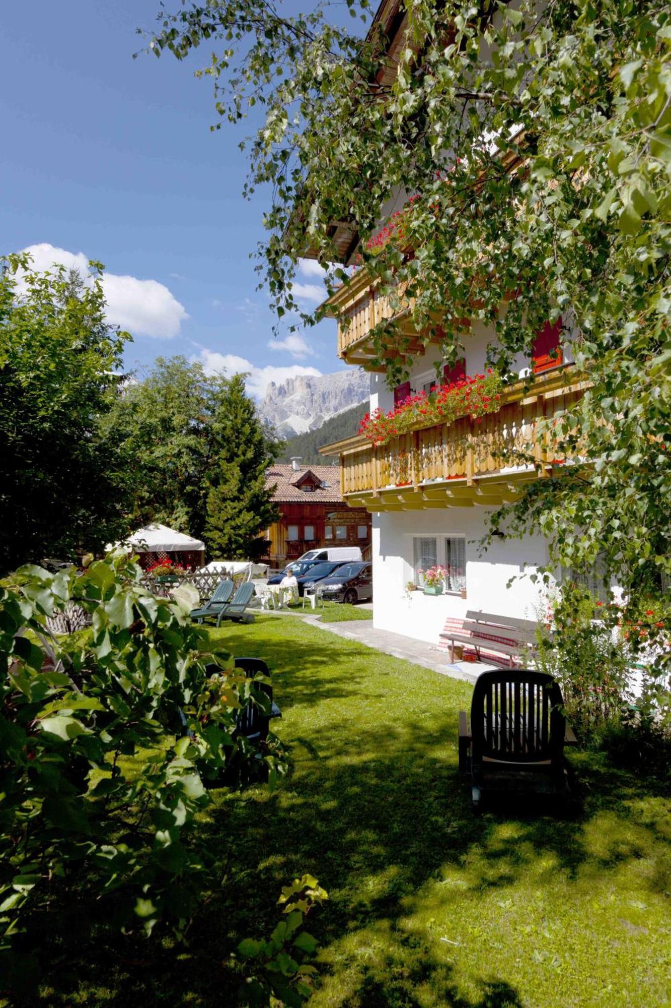 Garni Tyrolia Hotel Campitello di Fassa Ngoại thất bức ảnh