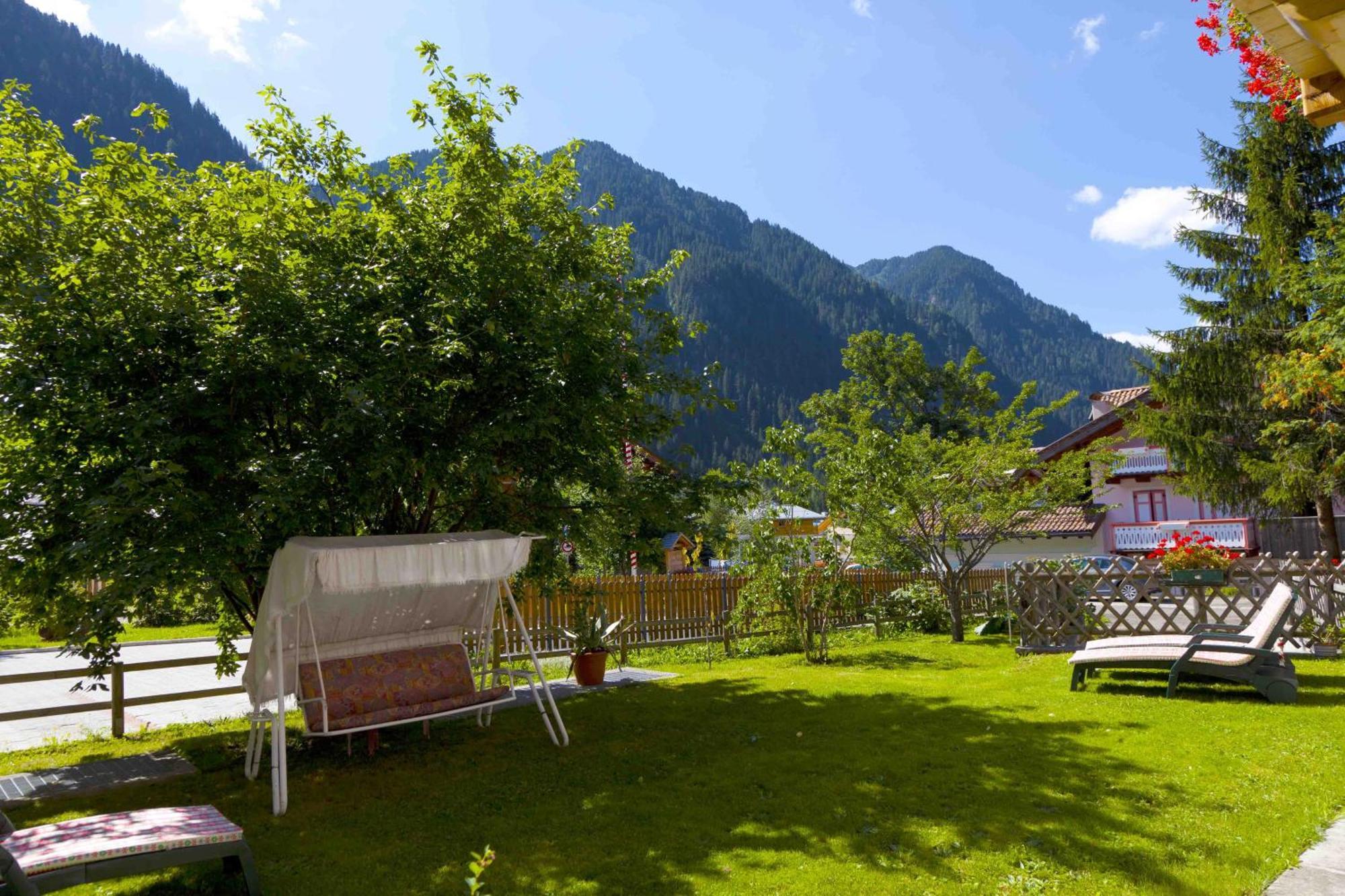 Garni Tyrolia Hotel Campitello di Fassa Ngoại thất bức ảnh