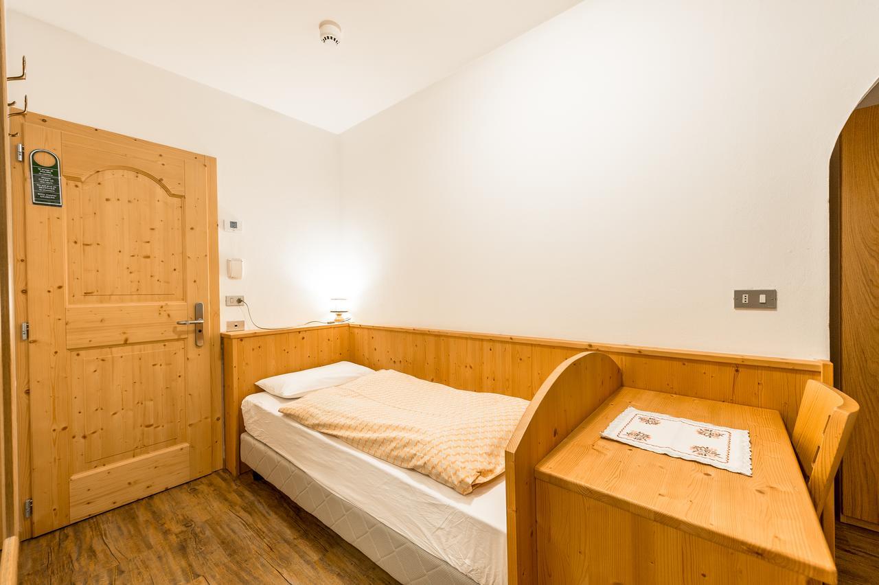 Garni Tyrolia Hotel Campitello di Fassa Ngoại thất bức ảnh