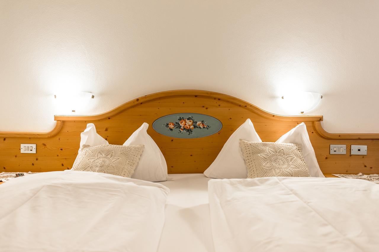 Garni Tyrolia Hotel Campitello di Fassa Ngoại thất bức ảnh