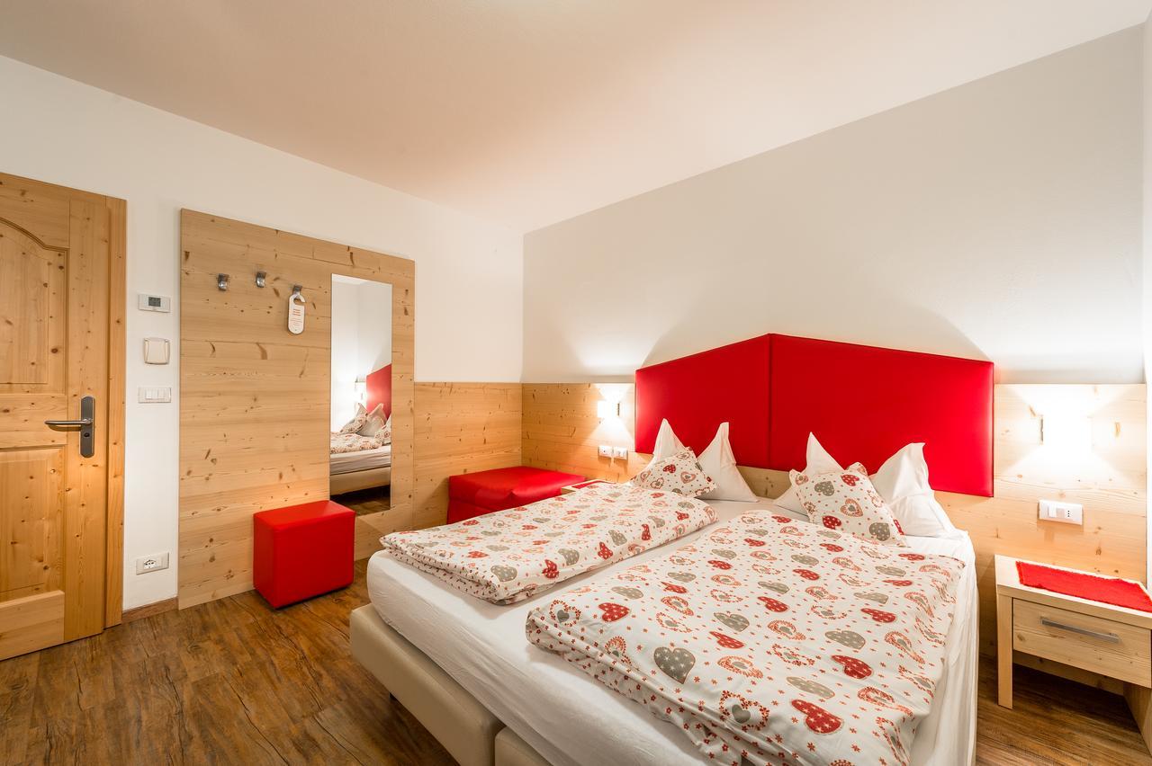 Garni Tyrolia Hotel Campitello di Fassa Ngoại thất bức ảnh