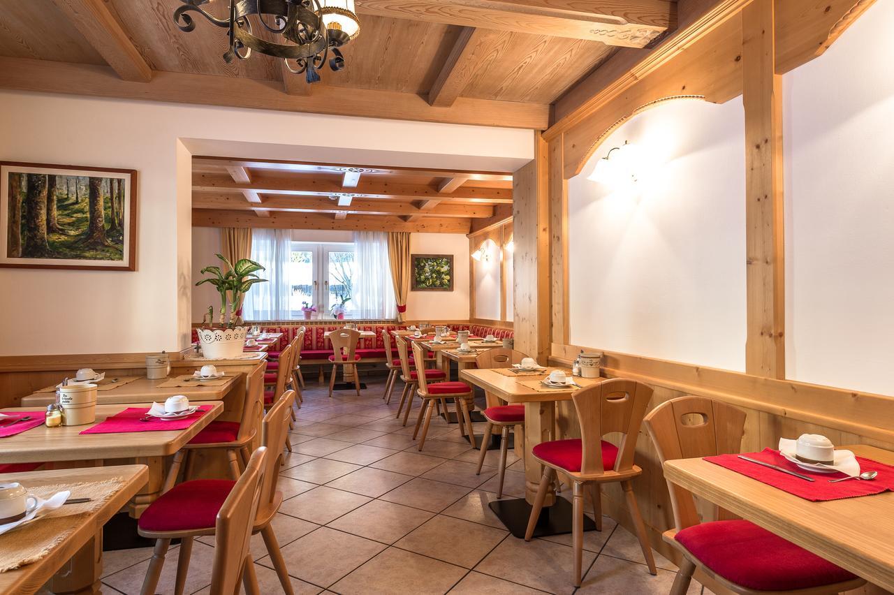 Garni Tyrolia Hotel Campitello di Fassa Ngoại thất bức ảnh