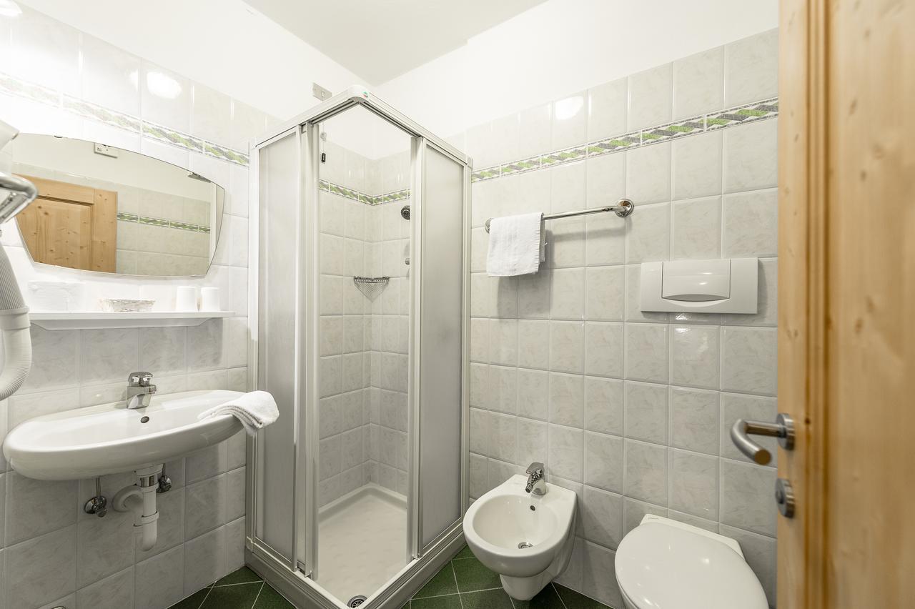 Garni Tyrolia Hotel Campitello di Fassa Ngoại thất bức ảnh
