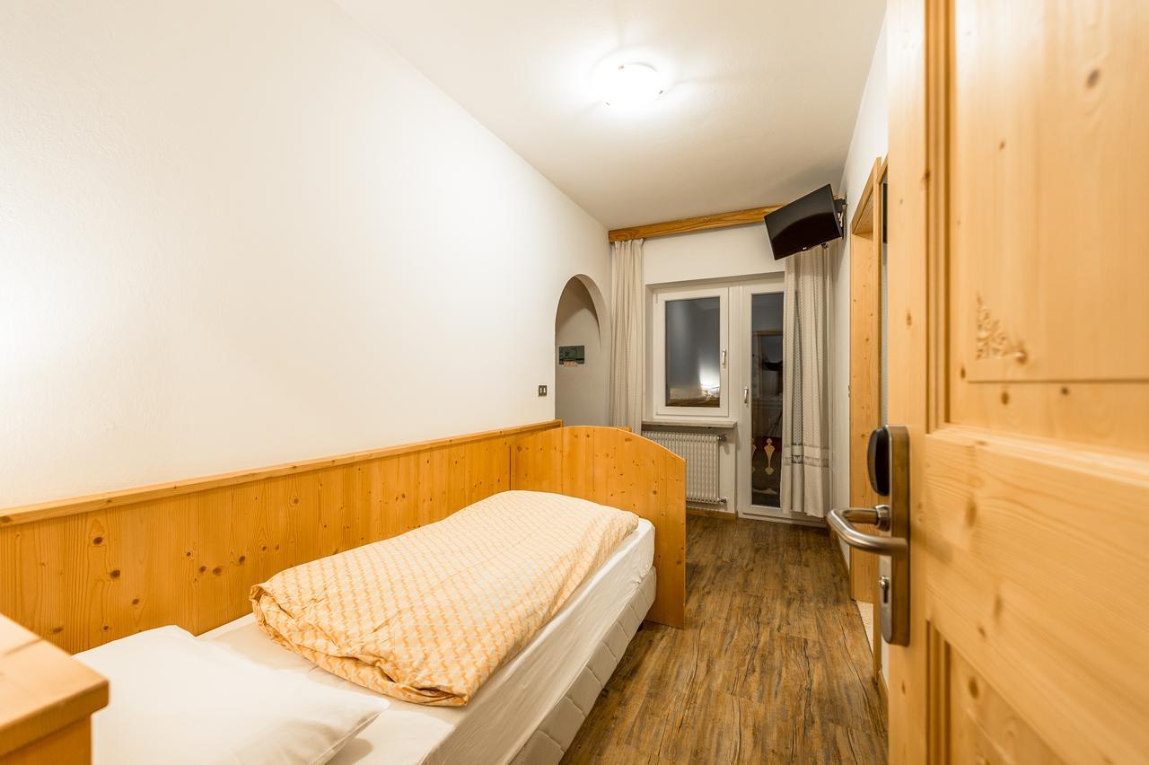 Garni Tyrolia Hotel Campitello di Fassa Ngoại thất bức ảnh