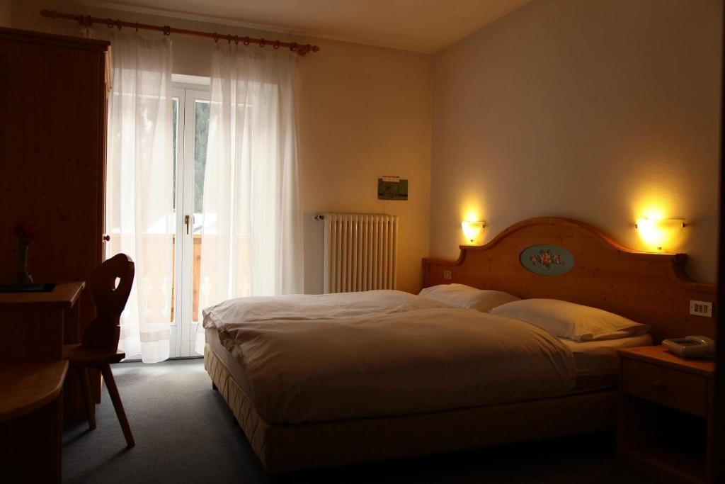 Garni Tyrolia Hotel Campitello di Fassa Phòng bức ảnh
