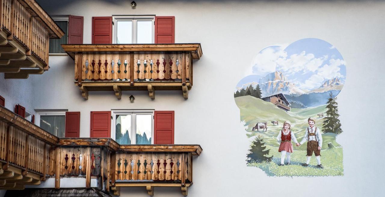 Garni Tyrolia Hotel Campitello di Fassa Phòng bức ảnh